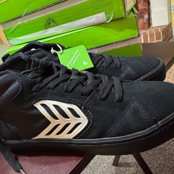 Cariuma CATIBA Pro High Skate Shoes -9 women/7.5 men - Picture 1 of 14